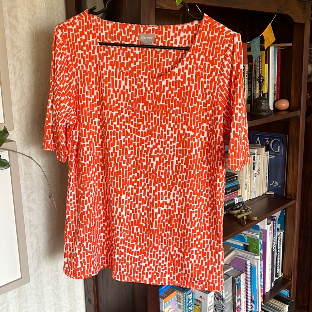 Chicos Size 1 Orange/White Knit Top